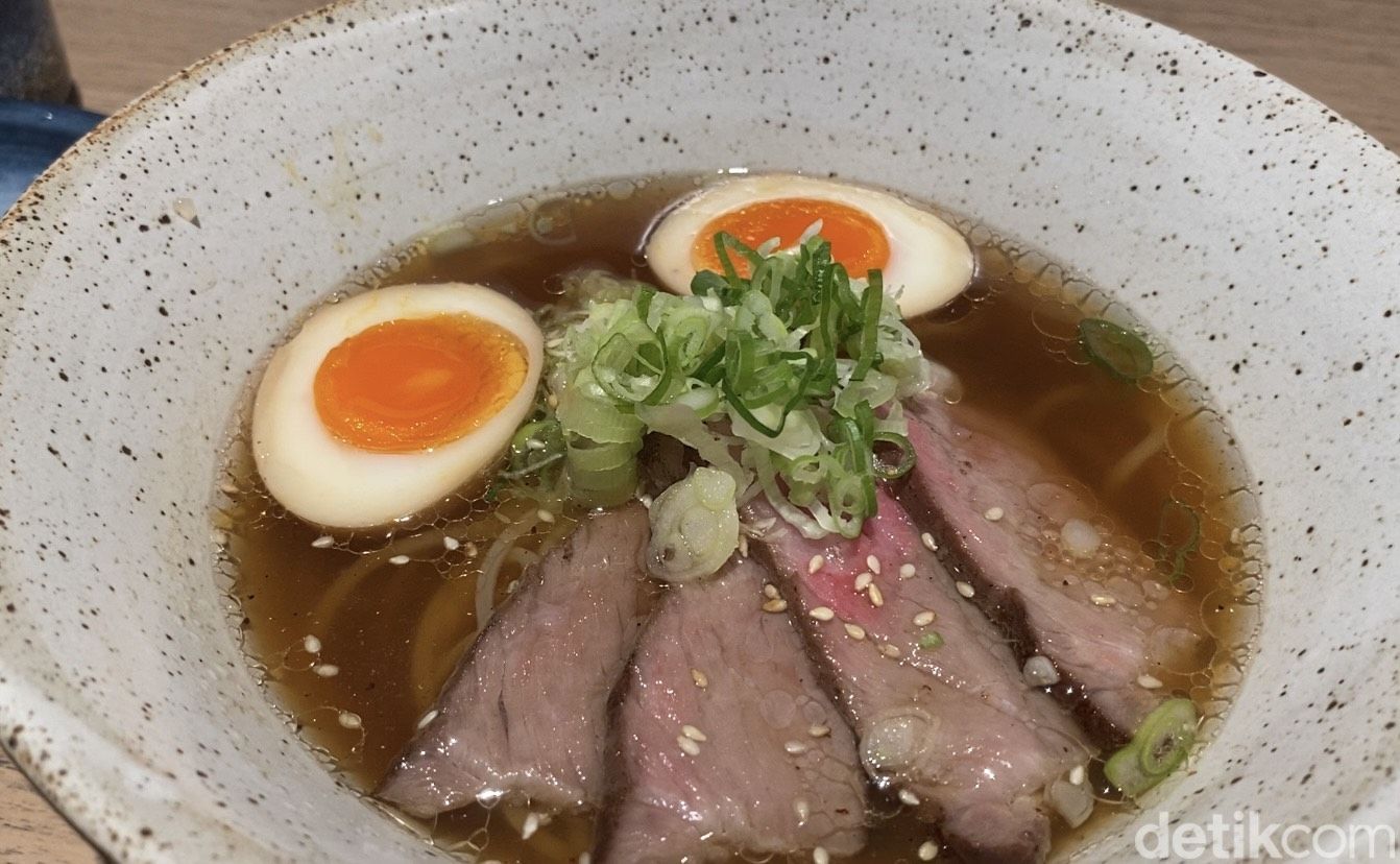 Ramen For The Soul, Restoran Ramen Baru di Jakarta Selatan yang Punya Menu Matcha Ramen Unik. Ada juga Shoyu Beef Ramen dan House Gyoza yang Enak.