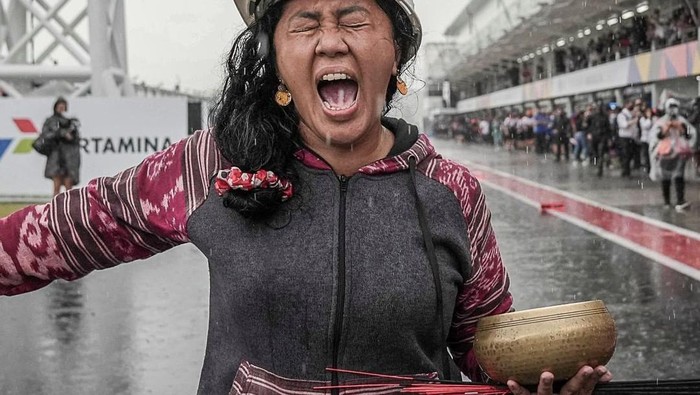 Rara Pawang Hujan