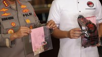 Polisi menyita setidaknya 8 gram ganja milik Roby Geisha. Foto: Palevi/detikcom
