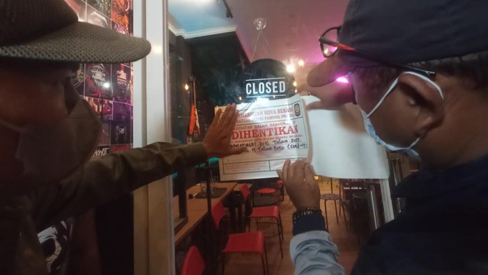 Satpol PP Tutup Kafe di Bekasi Usai Viral Konser Band yang Penuh Sesak