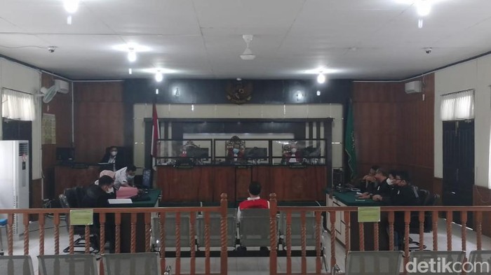 Sidang kasus pencabulan oleh Dekan FISIP Unri