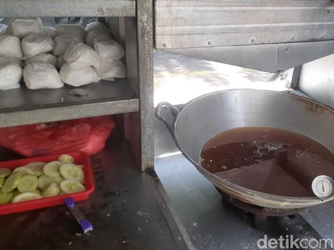 Stok minyak goreng di minimarket Jl Sriwijaya No 14, Senin (21/3/2022).