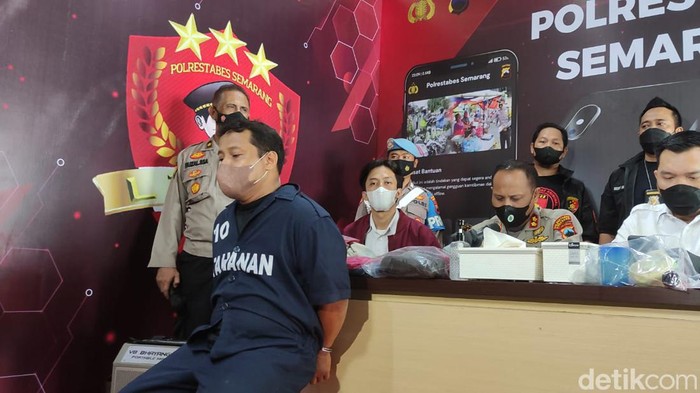 Suasana jumpa pers kasus ayah perkosa anak kandung hingga tewas di Polrestabes Semarang, Senin (21/3/2022).