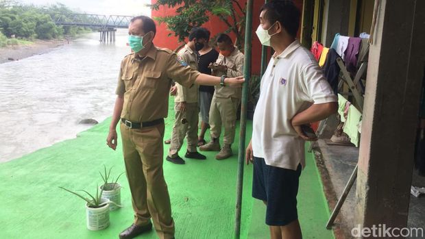 Sungai Klawing Purbalingga melebar, 22 rumah terancam roboh, Senin (21/3/2022).