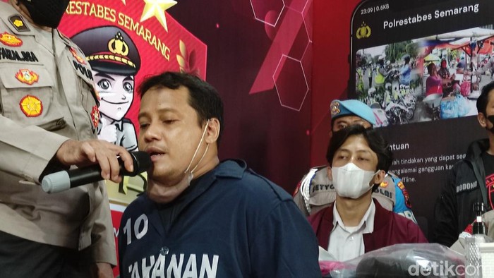 Tersangka WD di Mapolrestabes, Senin (21/3/2022).