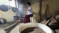 UMKM menjadi salah satu sektor yang paling terdampak dari Pandemi Covid-19. Padahal, selama ini UMKM menjadi motor utama penggerak ekonomi nasional.