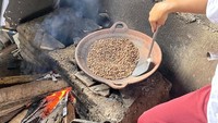 Memasuki tahun 2022, perlahan tapi pasti, mereka bangkit. Seperti UMKM penghasil produk kopi dengan brand Ijen Coffee di Banyuwangi ini.