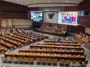 Paripurna DPR Restui 7 Petinggi OJK, Dipimpin Mahendra Siregar