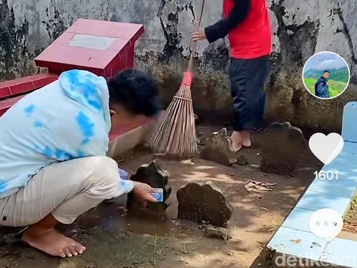 Video @bangyubi tentang pembersihan makam di Madiun yang viral di TikTok