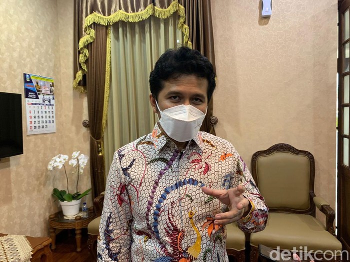 Wagub Jatim Emil Elestianto Dardak saat memaparkan soal strategi pemprov hadapi kelangkaan minyak goreng curah