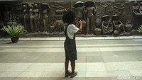 Meski begitu ada satu titik yang tidak pernah sepi, yaitu relief peninggalan Soekarno. Banyak pengunjung yang berfoto di relief yang menggambarkan kehidupan petani, nelayan, dan peternak.