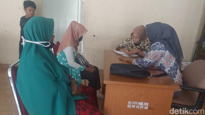 Warga Bone, Sulsel mengadu ke DPRD dihapus dari daftar penerima BLT.
