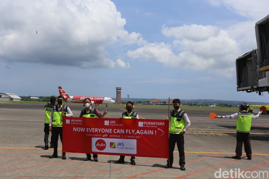 AirAsia Berhad terbang Kuala Lumpur-Bali