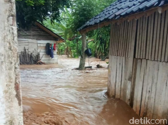 Banjir rendam rumah di Banyuwangi