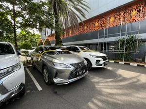 Lexus RX 300-Toyota Fortuner Milik Tersangka Robot Trading Mejeng di Kantor Polisi