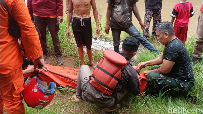 Bocah berumur 8 tahun yang hanyut di Sungai Kupang, Batang, akhirnya ditemukan, Selasa (22/3/2022).