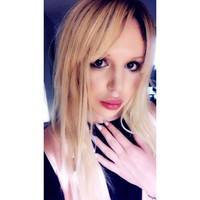 Meski banyak orang mencibir, ia mengaku tidak terlalu mempedulikan. Menurutnya, lebih baik merasa bahagia selagi dia tidak menyakiti siapa-siapa.Foto: Instagram @beeray416