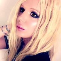 Hingga kini, Bryan May masih melakukan berbagai operasi dan perawatan. Seorang dokter bahkan sudah memperingatkan jika hidungnya bisa copot jika terus saja diubah. Total Bryan sudah menghabiskan $100 ribu atau sekitar Rp 1,4 miliaran untuk penampilannya.Foto: Instagram @beeray416