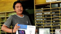 Sejumlah pedagang peralatan audio mobil di Jalan Ciliwung mengeluhkan penjualan menurun akibat pandemi COVID-19.