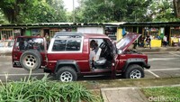 Selain penjualan, sejumlah toko memberi pelayanan pemasangan peralatan audio itu ke mobil.