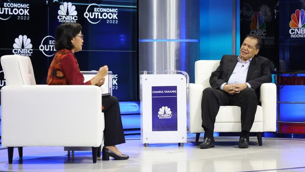 Chairiman CT Corp Chairul Tanjung dan Menteri Keuangan Sri Mulyani di acara CNBC IndonesiaEconomic Outlook (CNBC Indonesia/Tri Susilo)