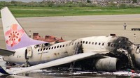 Pada bulan Agustus 2007, pesawat milik China Airlines mengalami insiden di Bandara Okinawa-Naha, Jepang. Meski kondisi badan pesawat rusak berat usai meledak dan terbakar, sebanyak 165 orang yang berada di dalam pesawat itu berhasil selamat dari insiden tersebut. (Dok. Runner301 via Wikipedia).  