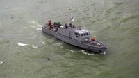 Pesawat Ethiopian Airlines diketahui jatuh ke laut beberapa menit setelah lepas landas membuat proses pencarian korban dilakukan di lepas pantai Beirut, Lebanon. Insiden itu dilaporkan menewaskan 90 orang. Melansir AP, sedikitnta 34 jenazah ditemukan dalam proses pencarian korban di lepas pantai, selatan Beirut. (AP Photo).