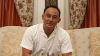 Tidak pernah habis kebanggan Dipo terhadap anak-anaknya. “Sebagai bapak, gue sudah sangat bersyukur. Walaupun jauh di mata, dekat di hati, itu yang mesti dijaga. Setiap ketemu mereka gue menjadi merasa sangat bersyukur.” Foto: Agung Pambudhy/detikcom