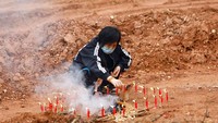 Lebih dari 18 jam usai pesawat dilaporkan hilang kontak, otoritas China belum juga mengumumkan jumlah korban jiwa dalam insiden ini. Diketahui bahwa pesawat itu membawa 132 orang, yang terdiri atas 123 penumpang dan sembilan awak.