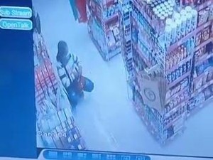 Polisi Kantongi Identitas Emak-emak Madiun Curi Minyak Goreng di Minimarket