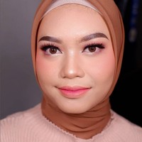 Wanita yang tinggal di Tangerang itu mengaku capek karena dibanding-bandingkan dengan wanita lain oleh pria yang kini sudah jadi mantan kekasihnya. Gara-gara itu, dia pernah sampai diet mati-matian hingga stres. Nggak mau ketemuan sama orang, tidur terus di kamar gelap. Setelah tiga bulan, aku nyoba buat maafin diri aku dan orang-orang yang menyakiti aku, baru setelahnya aku mencobaa melakukan hal-hal positif buat diri aku, tuturnya. Foto: Dok. Instagram @amalia.idris.