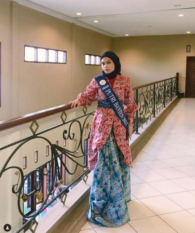 Wolipop sudah menghubungi Amalia Fauziyyah Idris atau biasa disapa Amew, sebagai pemilik akun TikTok @bociwtinggi. Ia menuturkan foto yang ada di video TikToknya adalah penampilannya pada 2019. Foto itu tahun 2019, dulu ngerasa insecure banget karena banyak yang suka ngebandingin aku dengan teman-teman cewekku yang lain. Soalnya dulu masih pacaran aja, nggak nikah, ungkap Amalia kepada Wolipop lewat pesan singkat. Foto: Dok. Instagram @amalia.idris.