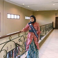 Wolipop sudah menghubungi Amalia Fauziyyah Idris atau biasa disapa Amew, sebagai pemilik akun TikTok @bociwtinggi. Ia menuturkan foto yang ada di video TikToknya adalah penampilannya pada 2019. Foto itu tahun 2019, dulu ngerasa insecure banget karena banyak yang suka ngebandingin aku dengan teman-teman cewekku yang lain. Soalnya dulu masih pacaran aja, nggak nikah, ungkap Amalia kepada Wolipop lewat pesan singkat. Foto: Dok. Instagram @amalia.idris.