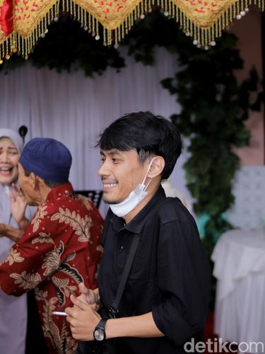 Fotografer viral yang membuat meme Marc Marquez sedang dipijit.