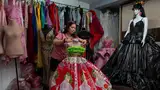 Keren! Desainer Ini Bikin Gaun Pengantin Pakai Karung Beras
