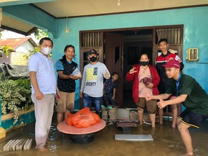 Gerindra Salurkan Bantuan untuk Korban Banjir di Sangatta Kutai Timur