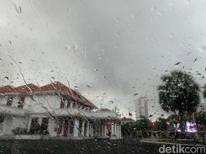 Waspada Hujan-Angin Kencang Masih Mengancam Sejumlah Daerah di Jatim