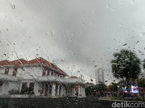 Waspada Hujan-Angin Kencang Masih Mengancam Sejumlah Daerah di Jatim