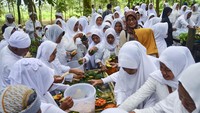 Setelah selesai Tradisi Nyepuh ditutup dengan makan bersama di lokasi hutan, tumpeng yang dibawa sebelumnya telah dipersiapkan dimasak dari tradisi Nalekan. Tradisi Nalekan ini memasak tumpeng yang bahan-bahannya dari warga tapi dengan syarat harus halal. Terutama asal bahan tersebut. Yang memasak merupakan orang pilihan, ibu-ibu yang sudah menopouse atau yang sudah tidak haid. 