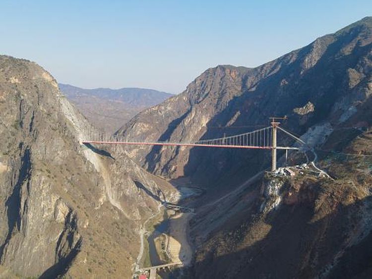 Foto: Jembatan Gantung di China yang Diklaim Akan Pecahkan Berbagai Rekor