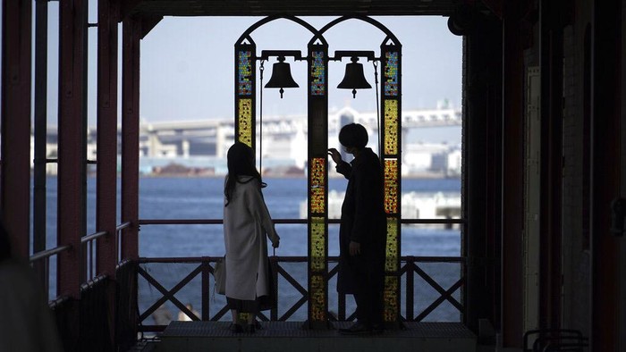 Jepang Kekurangan Pasokan Listrik, Warganya Diminta Berhemat Jepang kekurangan pasokan listrik akibat penghentian beberapa pembangkit listrik. Pemerintah pun meminta warganya berhemat listrik.