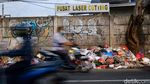 Jorok! Sampah Menumpuk di Karang Tengah Tangerang
