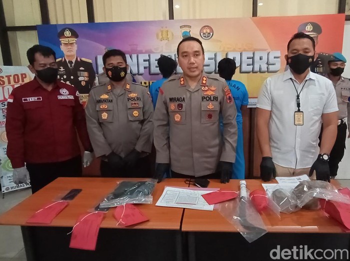 Kapolres Kudus AKBP Wiraga Dimas Tama saat konferensi pers di Mapolres Kudus, Selasa (22/3/2022).