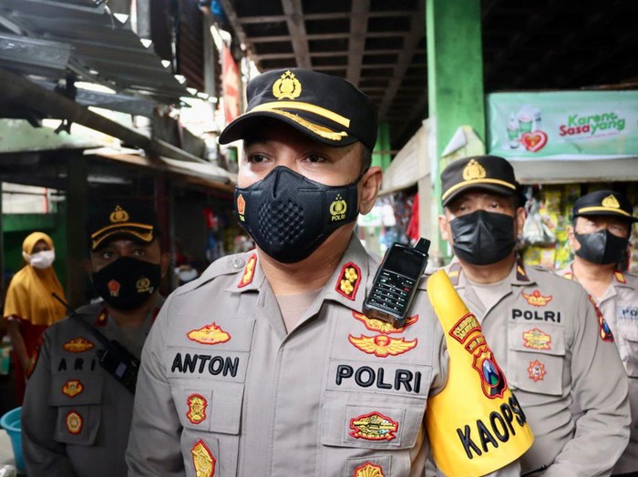 Menurut Kapolres Pelabuhan Tanjung Perak AKBP Anton Elfrino Trisanto, salah satu kebutuhan pokok masyarakat itu juga tengah menjadi perhatian khusus pihak kepolisian.
