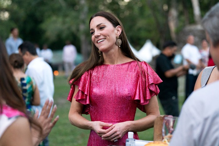 Kate Middleton dan Pangeran William di Belize CAHAL PECH, BELIZE - MARCH 21: Catherine, Duchess of Cambridge attends a special reception hosted by the Governor General of Belize in celebration of Her Majesty The Queenβs Platinum Jubilee on March 21, 2022 in Cahal Pech, Belize. The event was held at the Mayan ruins at Cahal Pech, and celebrated the very best of Belizean culture. (Photo by Jane Barlow - Pool/Getty Images)