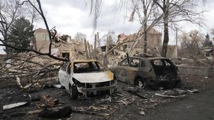 Kendaraan Taktis hingga Mobil Warga Hancur dalam Perang Rusia-Ukraina