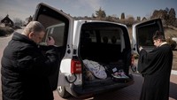 Invasi Rusia terhadap Ukraina telah memakan ribuan korban jiwa. Jutaan orang mengungsi.