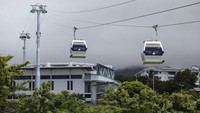 Kabin kereta gantung pertama pulau itu, di Saint-Denis de la Reunion, di pulau La Reunion, Samudra Hindia Prancis. Kereta gantung perkotaan beroperasi sejak 15 Maret 2022 dan melayani lima stasiun yang tersebar melalui rute 2,7 km dan akan mampu mengangkut hingga 6.000 penumpang per hari.