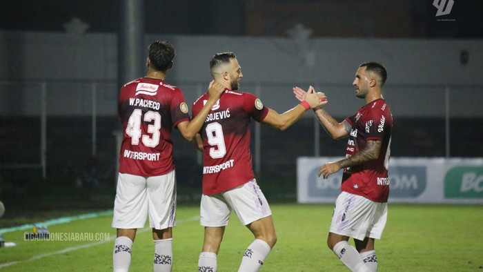 Laga Madura United vs Bali United