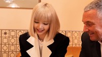 Lisa BLACKPINK digaet buat jadi brand ambassador bersama dengan Priyanka Chopra. Sayang tak ada momen dua bintang ini bersama-sama saat di Roma. (Foto: dok. Instagram @jc.babin) 
